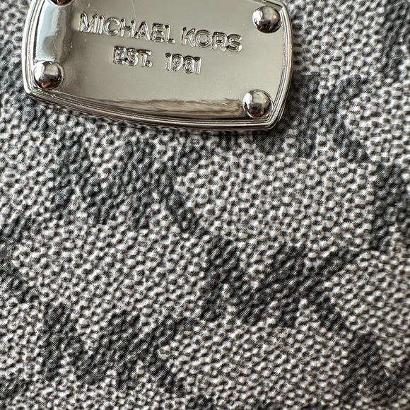 Michael Kors bag/clutch/belt bag Belt is missing - Picture 8 of 12